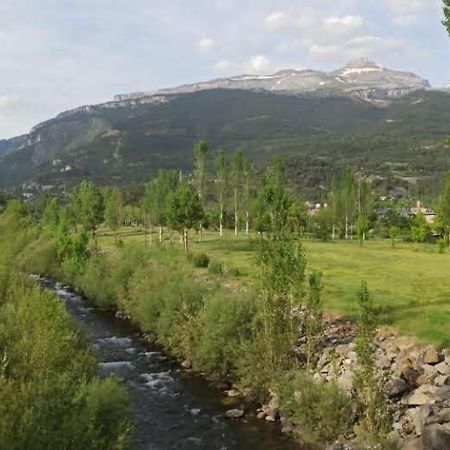 Iserias Villanúa Εξωτερικό φωτογραφία